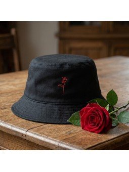 Sombrero bordado minimalista con rosa | sombrero sostenible de poliéster reciclado