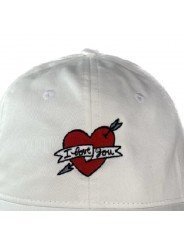 Gorra Bordada Corazón con Flecha Top Hats | Gorra Ajustable de Corona Blanda