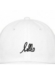 Gorra bordada con la palabra hello de top hats