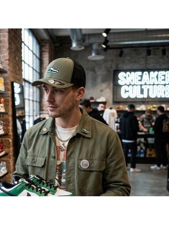 Gorra de Rejilla con Bambas Bordadas | Estilo Streetwear | Top Hats