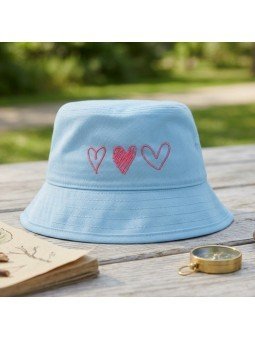 Sombrero Azul Celeste con 3 Corazones Bordados Rosa | Diseño Encantador