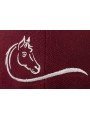 Gorra Burdeos con Bordado de Caballo | Corona Blanda y Estilo Ecuestre