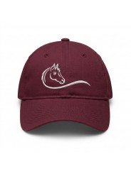 Gorra Burdeos con Bordado de Caballo | Corona Blanda y Estilo Ecuestre