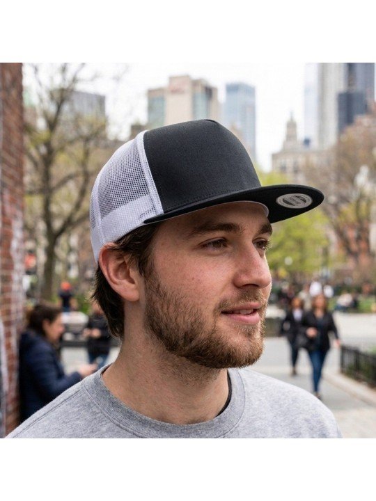 Gorra Snapback de Rejilla Flexfit con el frontal negro | Estilo Urbano Visera Plana