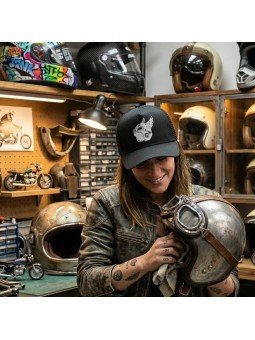 Gorra Top Hats con Bordado de Casco con Alas | Estilo Premium