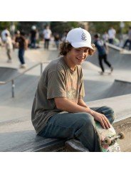 Gorra con Bordado de Skate y Mano | Top Hats