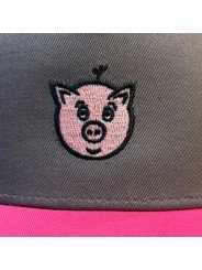 Gorra Infantil de Rejilla con Cerdito Bordado | Top Hats