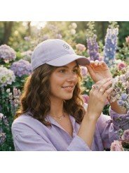 Gorra lila con Flor Bordada de Corona Blanda | Top Hats