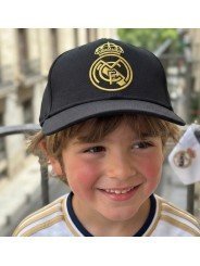 Gorra infantil con escudo dorado del Real Madrid
