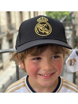 Gorra infantil con escudo dorado del Real Madrid