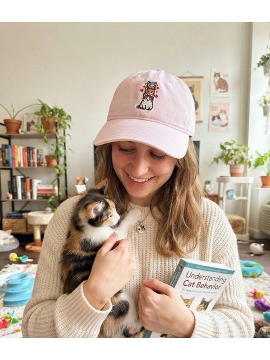 Gorra Top Hats con Tres Gatitos y Corazones Bordados